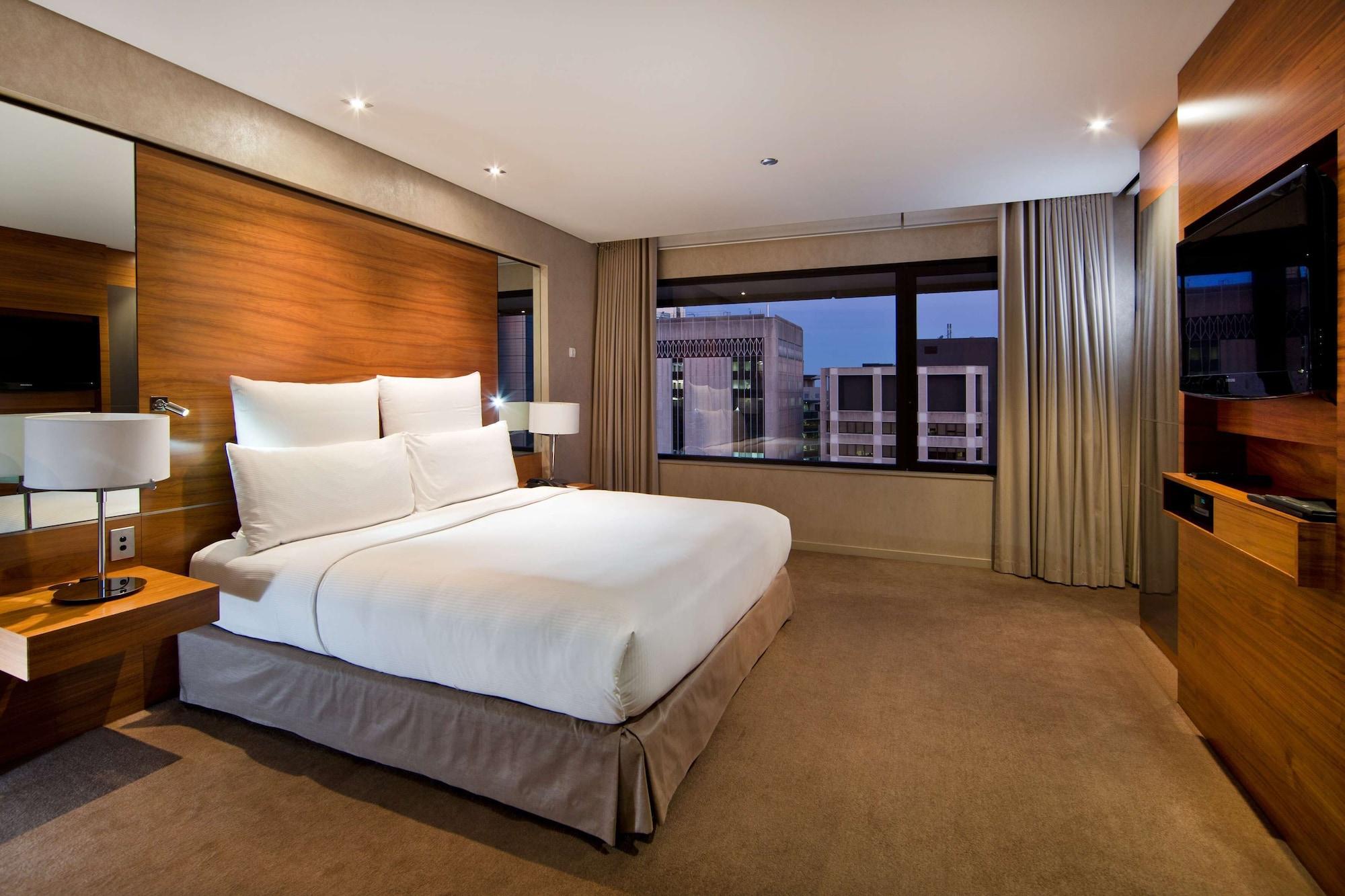 Hotel Hilton Brisbane Exterior foto Suite bedroom