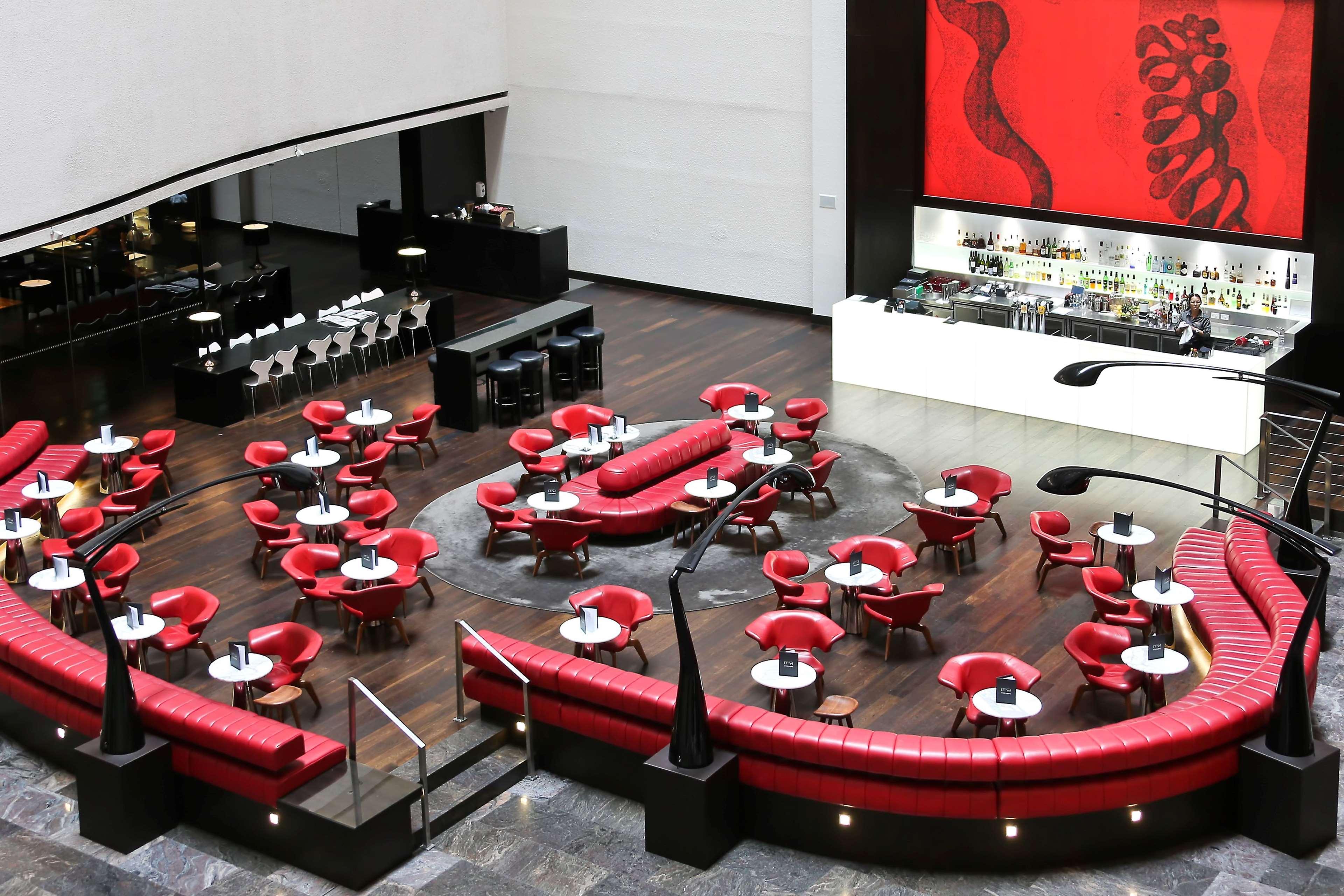 Hotel Hilton Brisbane Exterior foto The bar at the London Hilton on Park Lane